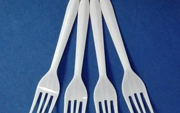 在塑料中加什么香精能留??？